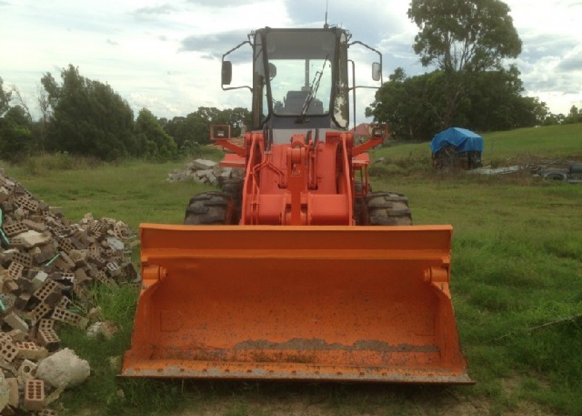 2000 Hitachi LX70 Front Loader 1