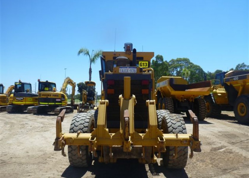 2001 CAT 140H Grader 1