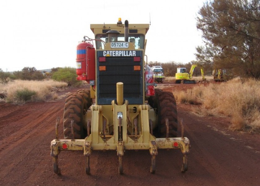 2001 Caterpillar 140H Grader 3