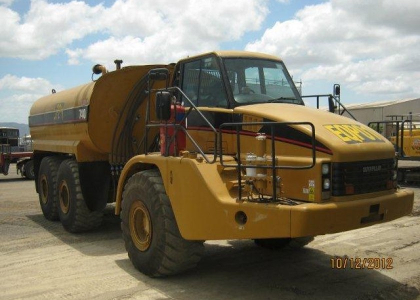 2002 Caterpillar 740 articulated Water Truck (H6120) 2