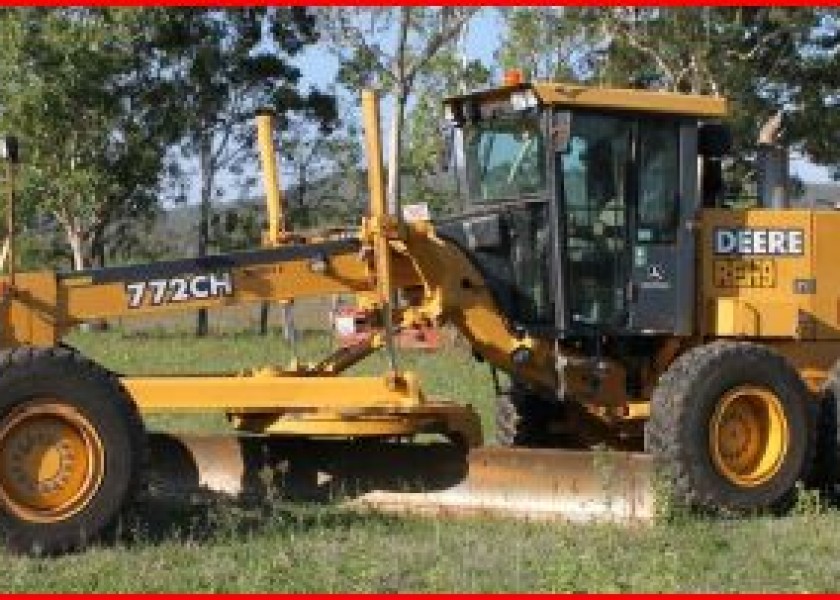 2002 John Deere JD772 1