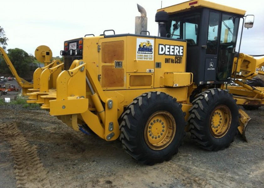 2005 John Deere 770CHII Grader 1