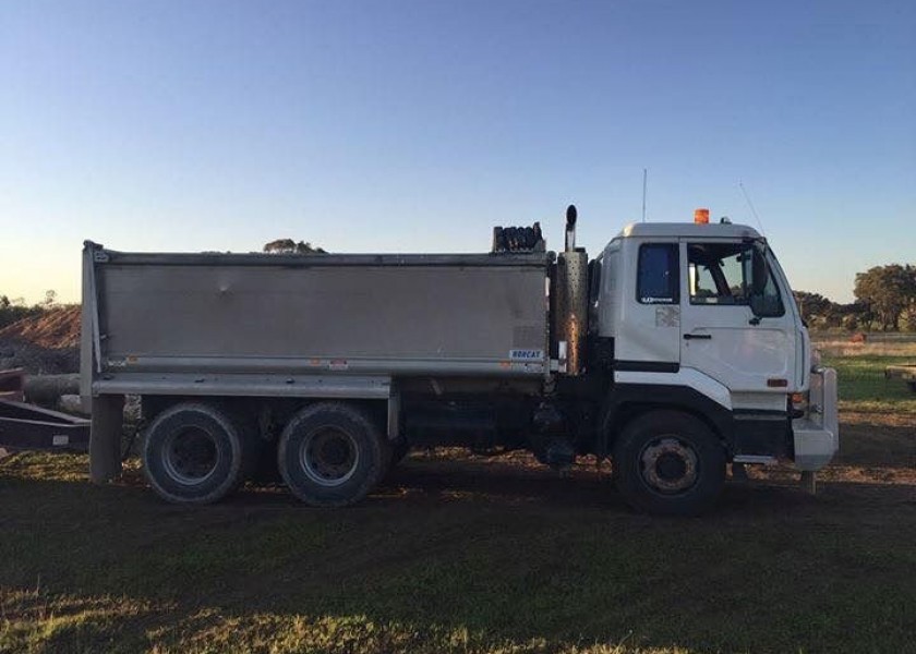 2005 UD CWB 483 Tipper 2