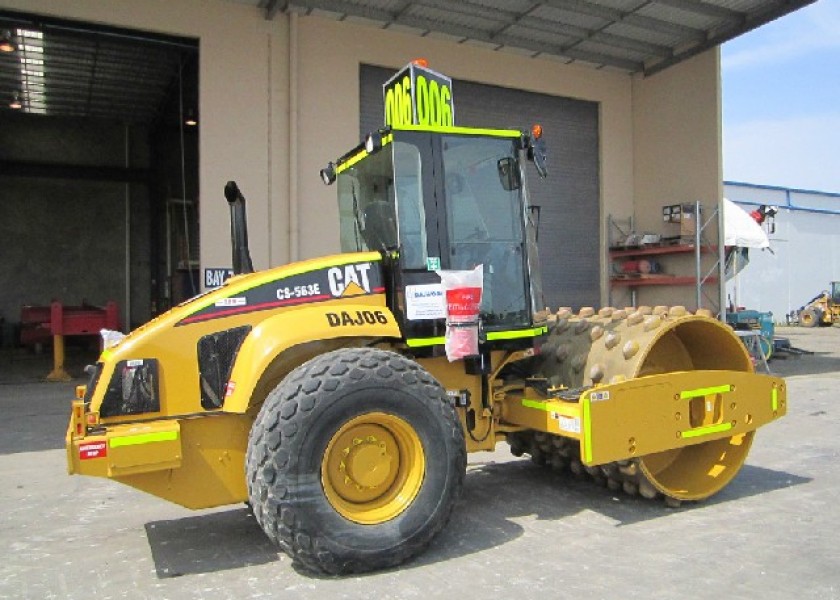 2006 Cat 563E Vibrating Roller 1