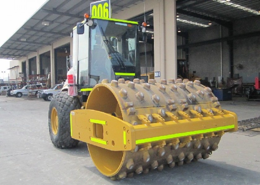 2006 Cat 563E Vibrating Roller 2