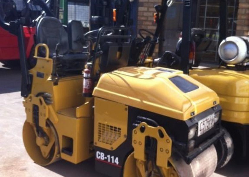 2006 Caterpillar CB114 1
