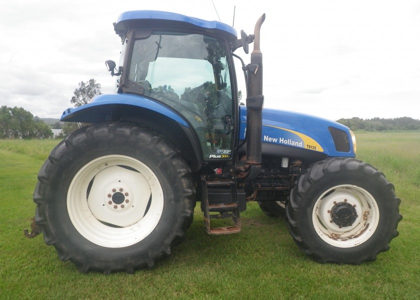 2006 New Holland TS135A tractor 1