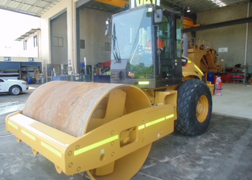 2007 Cat 563E Vibrating Roller 2