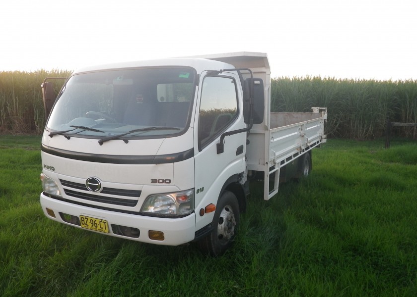 2007 Hino 4t tipper 1