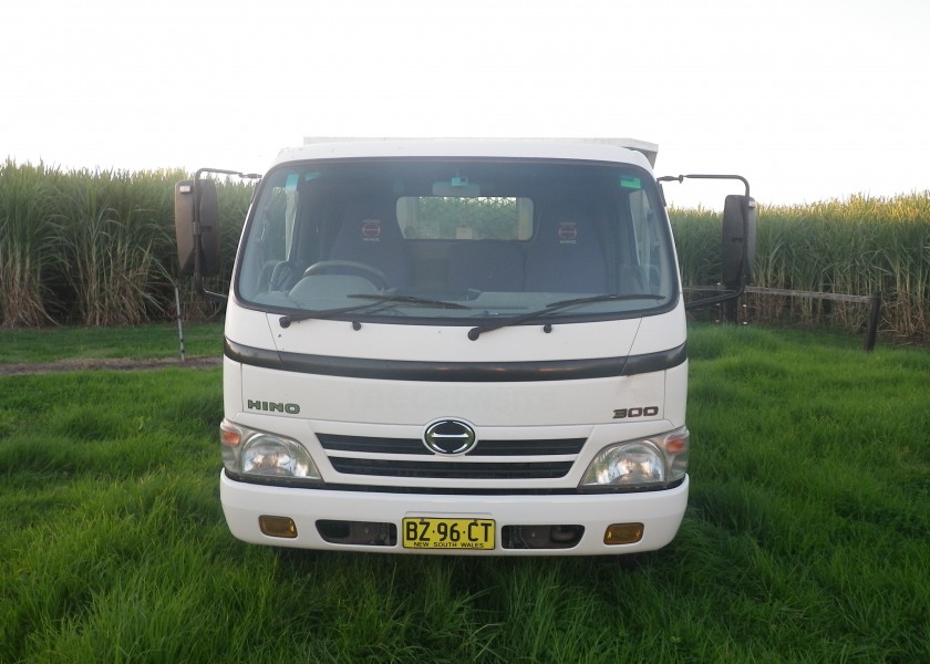 2007 Hino 4t tipper 2