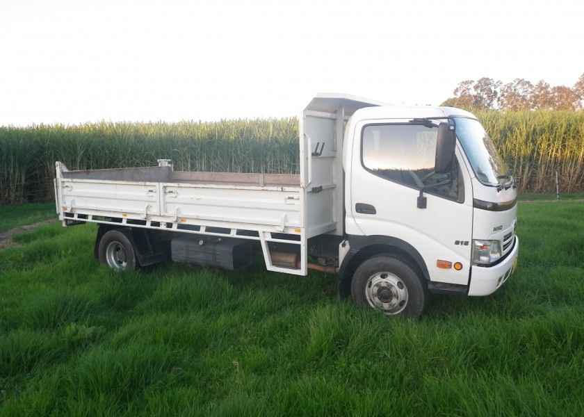 2007 Hino 4t tipper 3