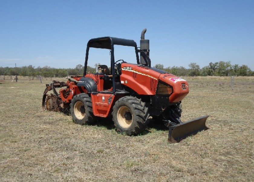 2008 DITCH WITCH  1