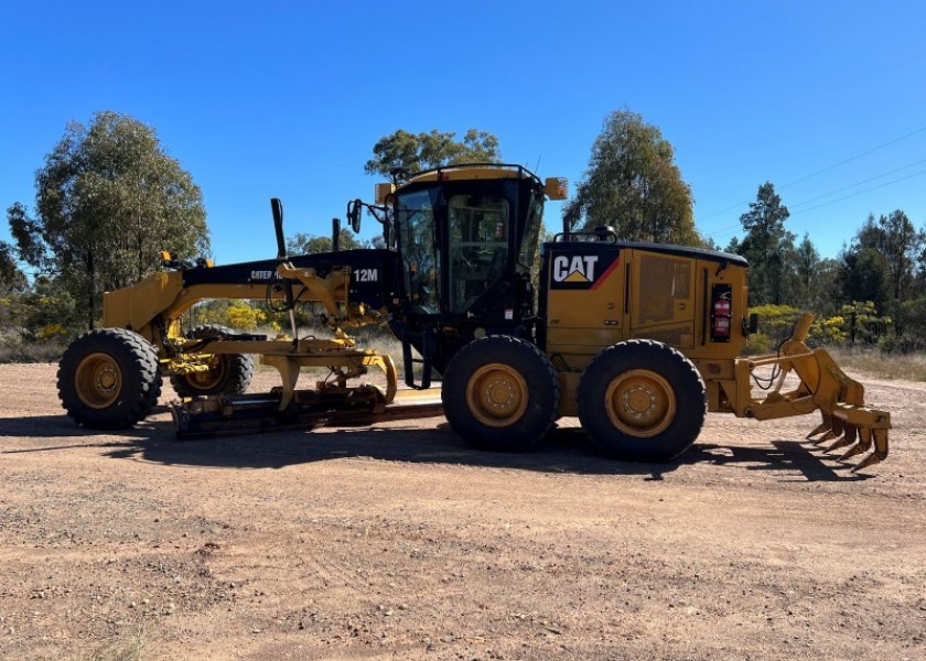 2011 Caterpillar 12M Grader 2