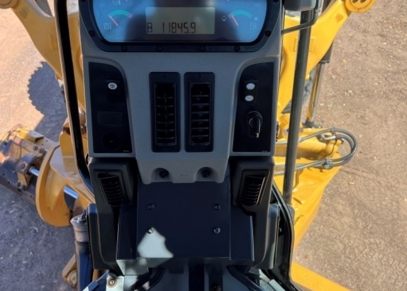 2011 Caterpillar 12M Grader 8