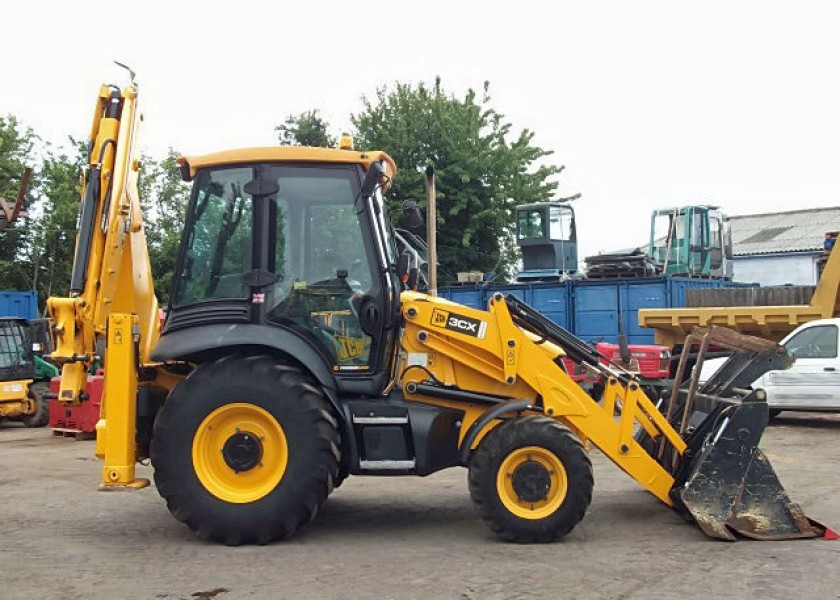 2011 JCB 3CX Backhoe 1