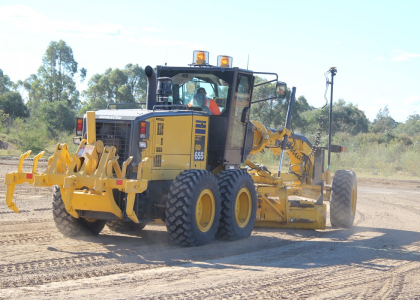 2011 KOMATSU GD655-5 Grader 2