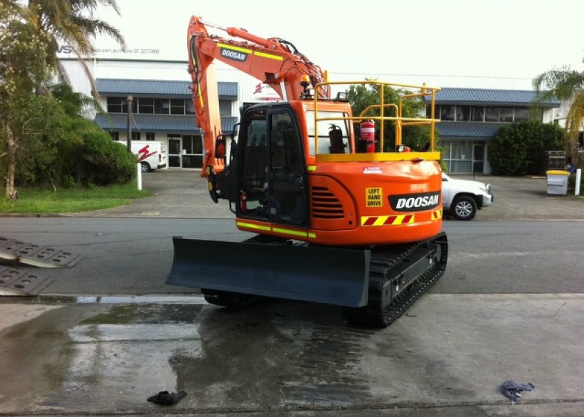 2012/2013 Doosan DX140 LCR 14t Excavator 1