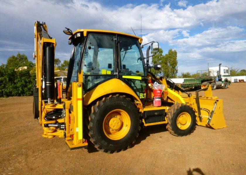 2012 CAT 432F Backhoe 1