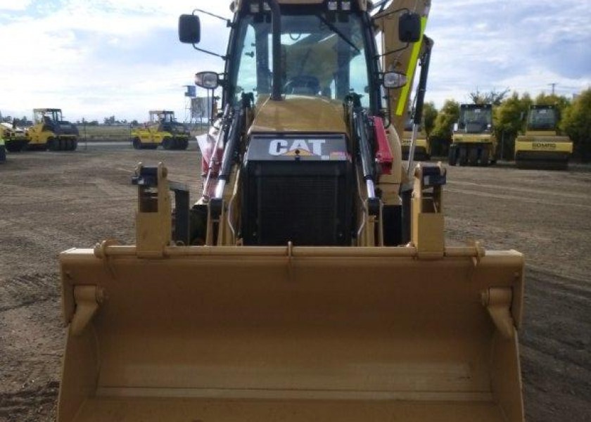 2012 CAT 432F Backhoe 3