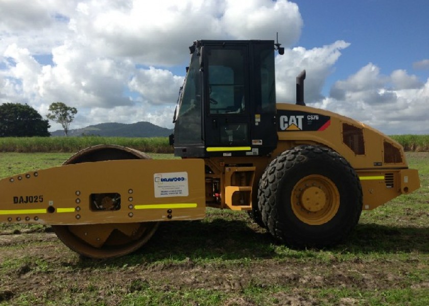 2012 Cat CS67 Vibrating Roller 2