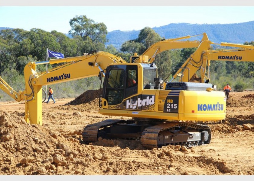 2013 22t KOMATSU HB215LC-1 Excavator 1