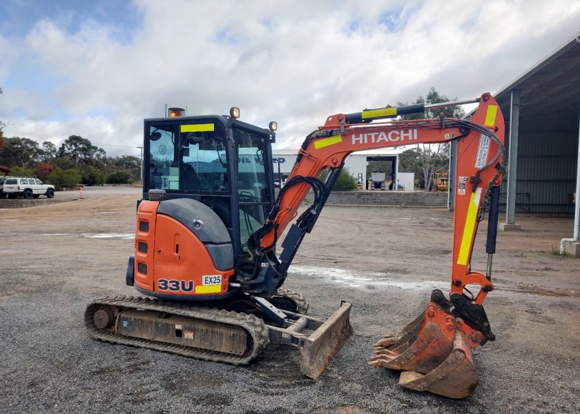 2013 3.3T Hitachi Excavator 1