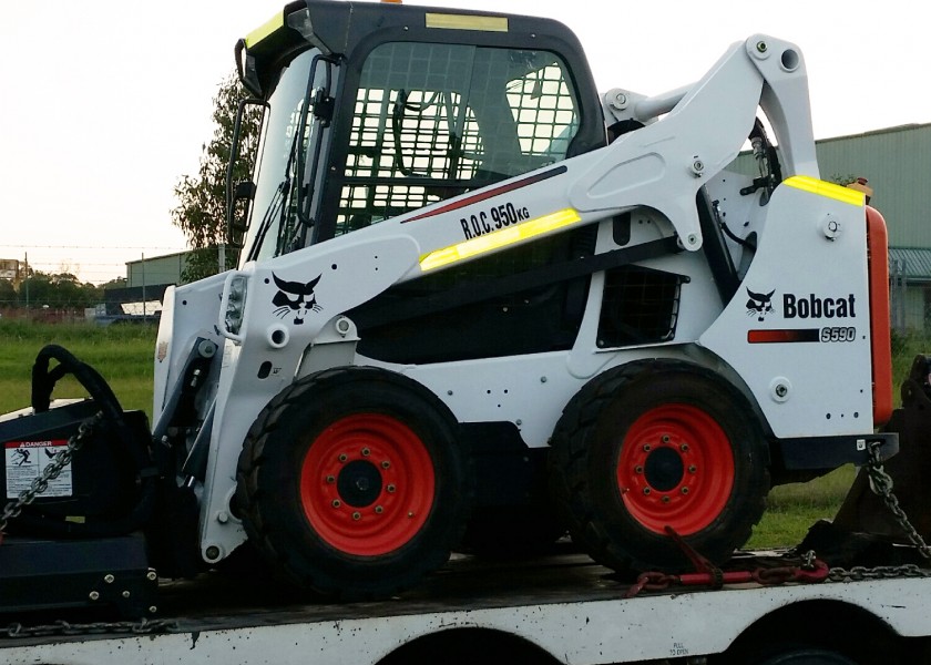 2014 S590 Skid steer 1