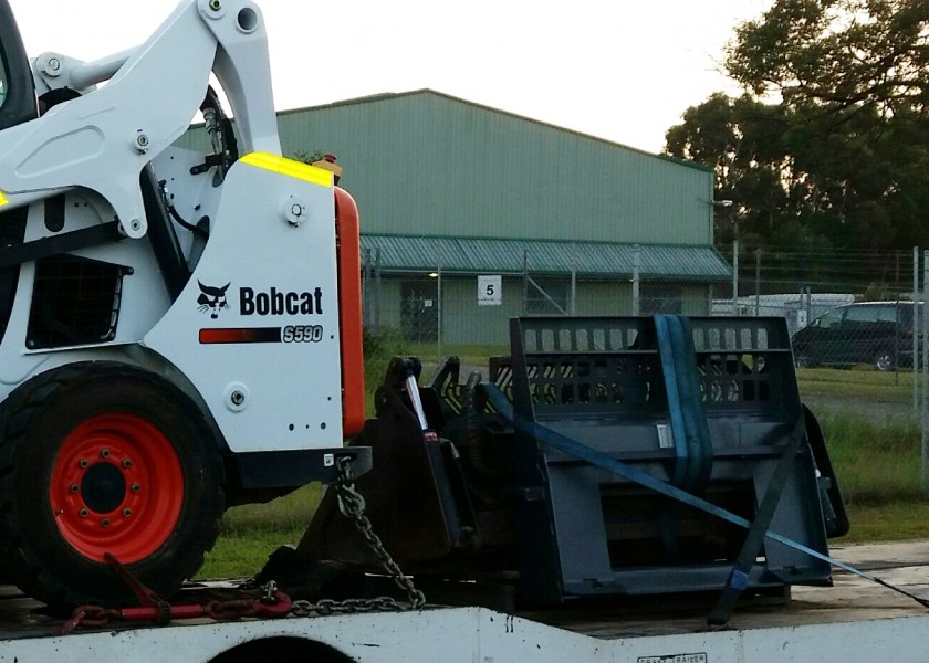 2014 S590 Skid steer 3