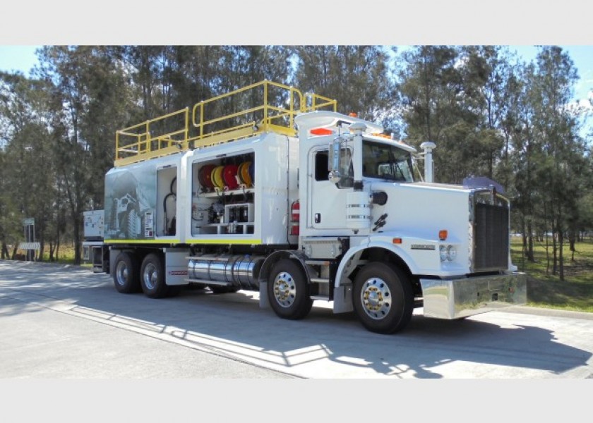 2015 Kenworth T659 8x4 Service Truck 13K L Diesel & 7x700L Oil Tanks 4