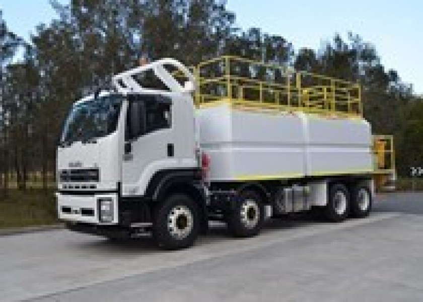 2017 Isuzu FYH 2000 8x4 Service Truck 9,000Lt Diesel & 7 x 700Lt Oil 1