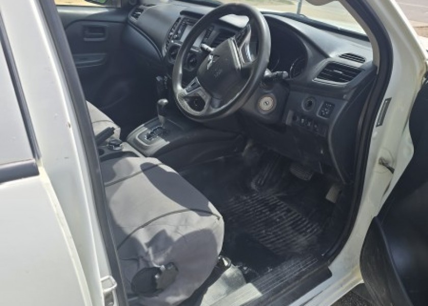 2021 Mitsubishi triton 4