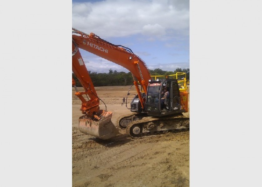 22 ton excavator with GPS 4