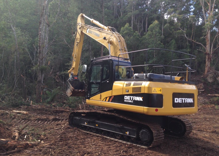 22 Tonne Excavator 2