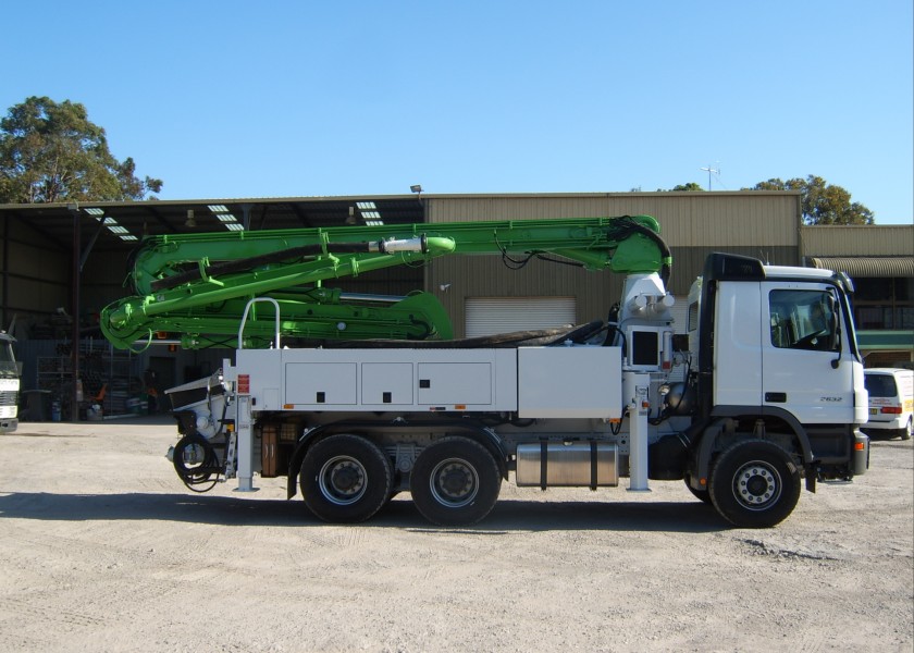 24m Truck Mounted Concrete Pump with 4 Section ... 2