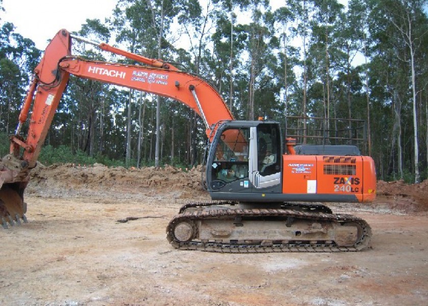 24T EXCAVATOR - HITACHI 2