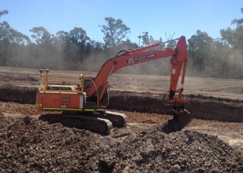 24T ZX240LC Hitachi Excavator 2