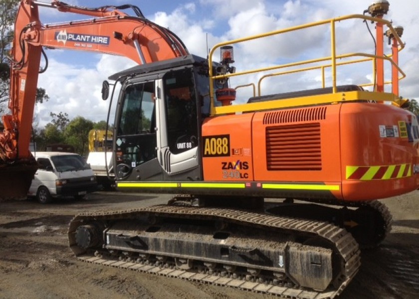 24T ZX240LC Hitachi Excavator 3