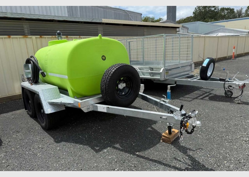 2,500L Water Trailer 1