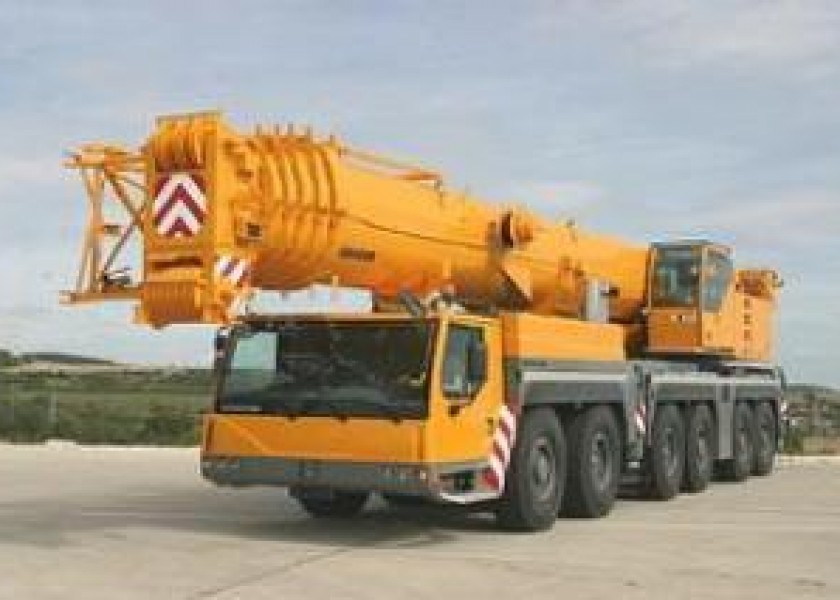 250T Liebherr Slew Crane 1