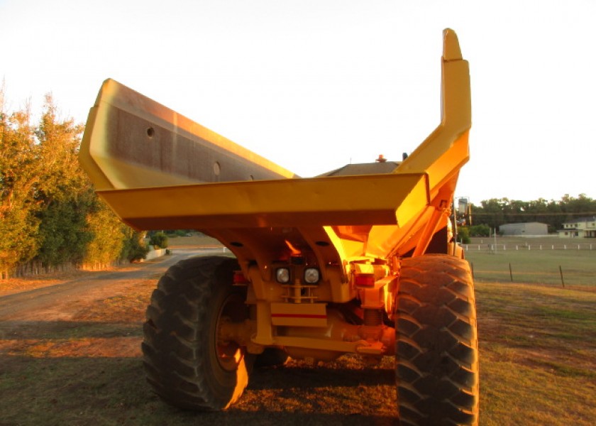 25T Cat 725 Dump truck Moxy for dry hire Available NOW 2