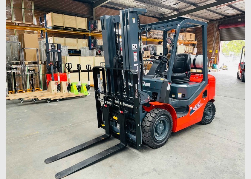 2.5T Forklift 1