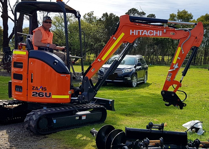 2.6t Hitachi Excavator 1