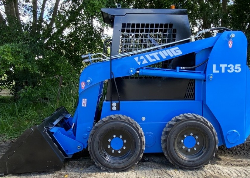 2.6T Wheeled Skid Steer 1