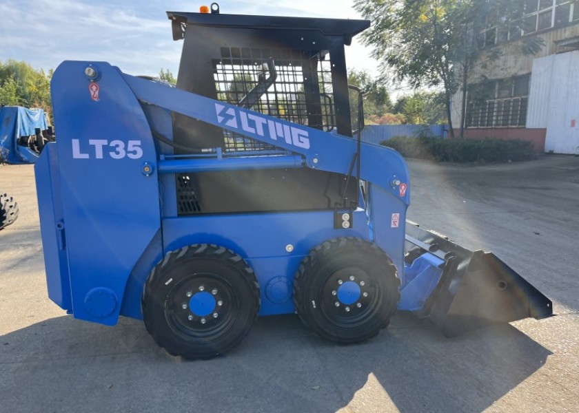 2.6T Wheeled Skid Steer 4