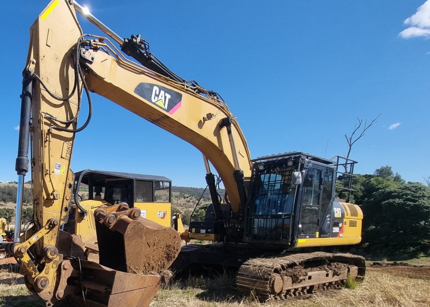 Cat 329DL Excavator 1