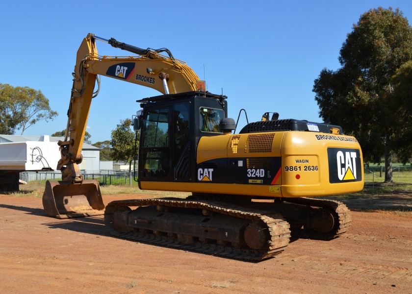 28t Cat 324D Excavator For Hire 1