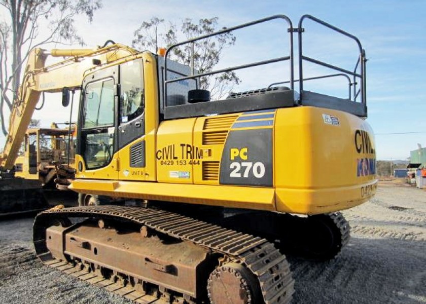 28T Komatsu Excavator 1