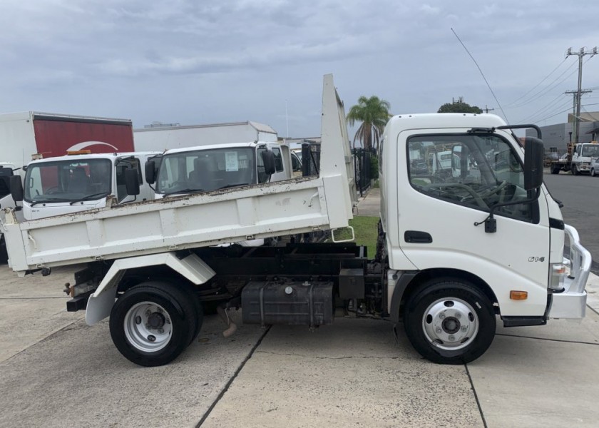 2T Hino Tipper 4