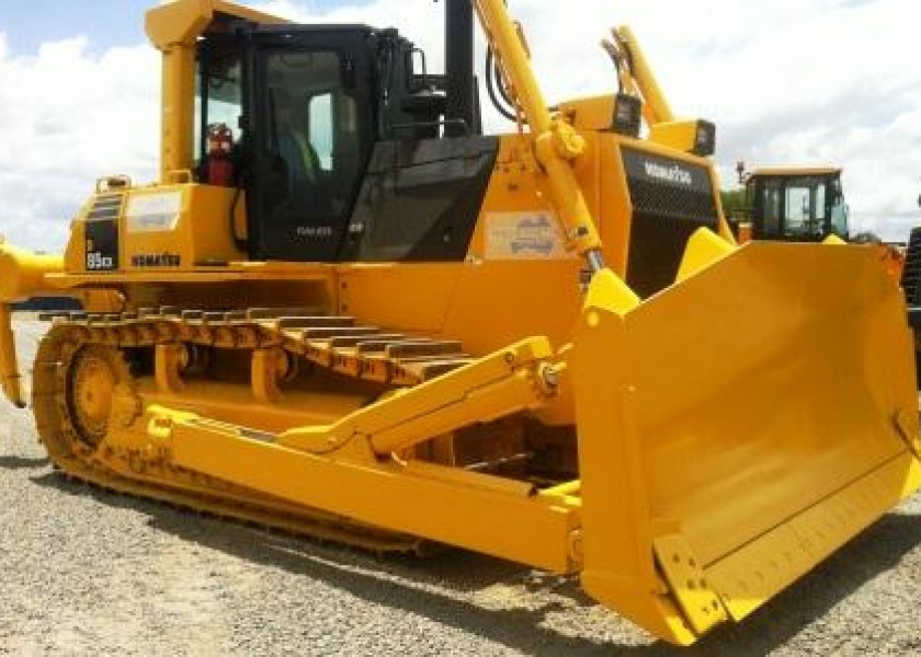 2x Komatsu D85 Dozers 1