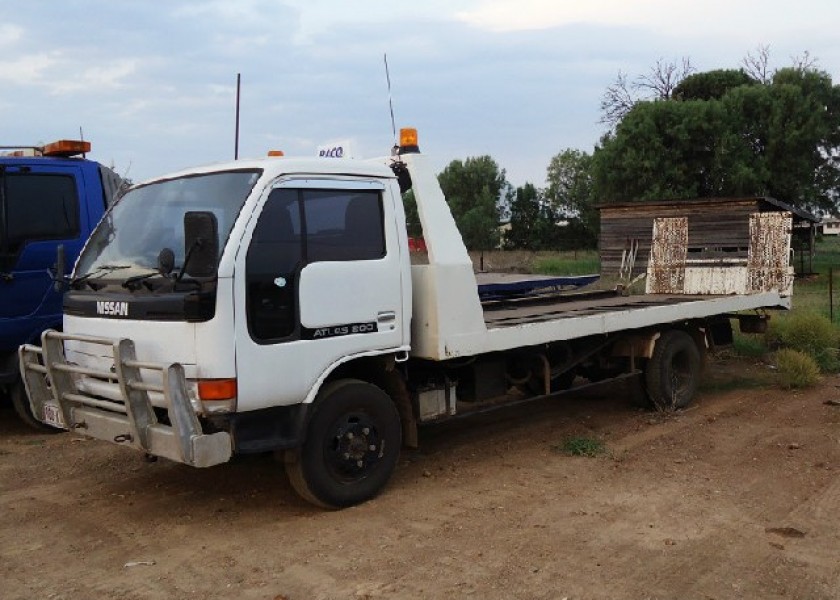 3 TON TILT TRAY TRUCK 2